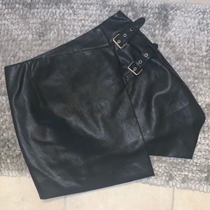 Miss Love from Windsor Black Leather Skirt